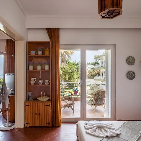 Irina Sea View דירה חניוטי